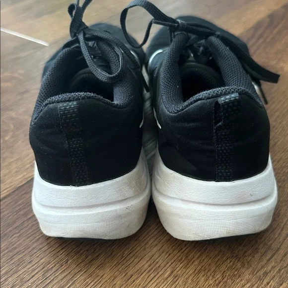 Nike Men's Black and White Sneakers - Picture 4 of 8